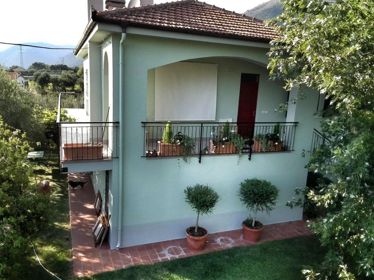 Independent Apartment With A Fabulous Patio - Casa Penny Cisano sul Neva Ngoại thất bức ảnh